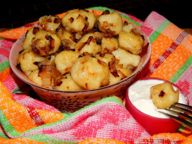 Вареники с картофельным пюре и жареным луком без лепки