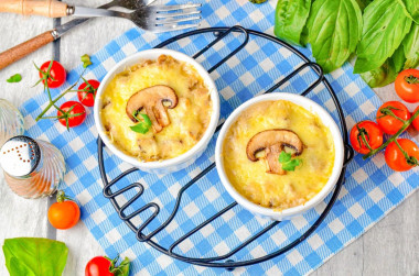 Жульен с курицей грибами и сыром