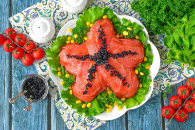 Салат Морская звезда с красной рыбой