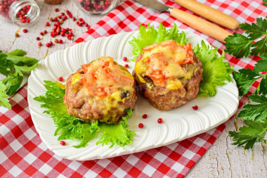 Мясные гнезда из фарша с начинкой сыром и грибами в духовке