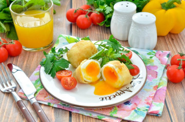 Яйца в панировке на сковороде