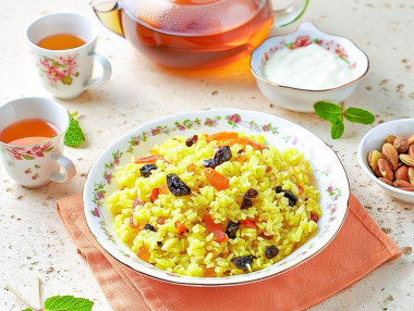 Плов с курагой и черносливом