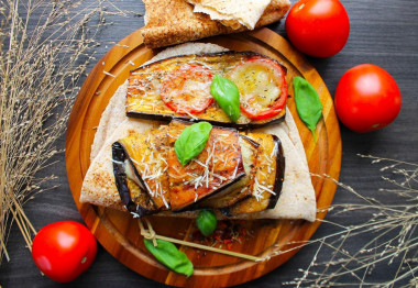 Баклажаны по-итальянски с помидорами и мягким сыром