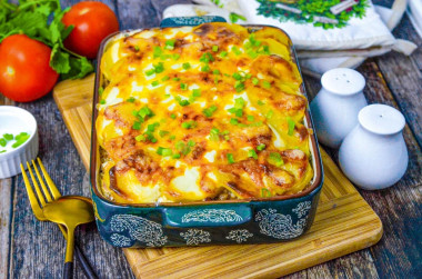Запеканка картофель с фаршем и помидорами в духовке
