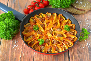 Фаршированные макароны на сковороде