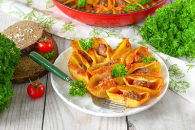 Фаршированные макароны на сковороде