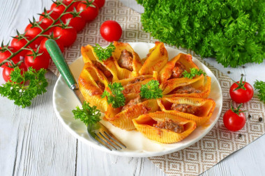 Фаршированные макароны на сковороде