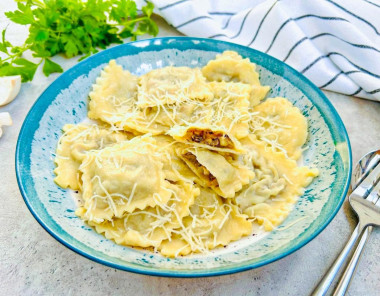 Равиоли с грибами и сыром