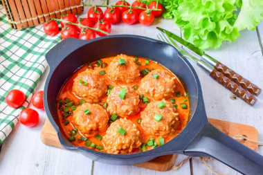 Ежики с рисом с томатной пастой