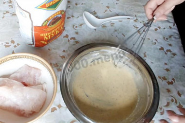 Рецепт - Морской язык с приправой магги в кефирном кляре - Шаг 4 -  Хорошо перемешайте кляр.