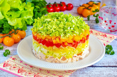 Слоеный салат с копченой курицей