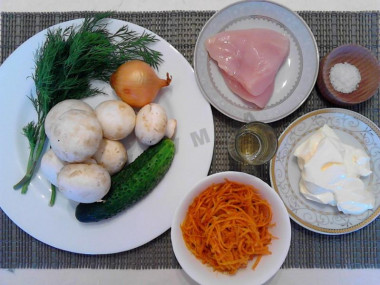 Рецепт - Салат Восторг с малосольным огурцом - Шаг 1 - Подготовим продукты для приготовления салата Восторг.