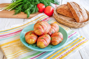 Картошка в аэрогриле в беконе