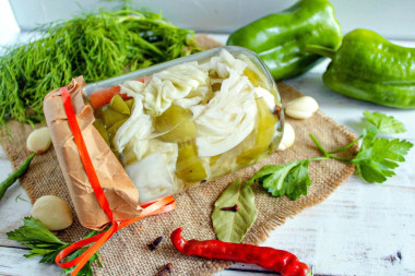Хрустящая маринованная капуста в банке на зиму