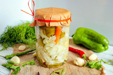 Хрустящая маринованная капуста в банке на зиму