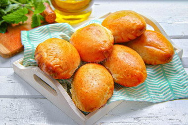 Пирожки дрожжевые с капустой в духовке