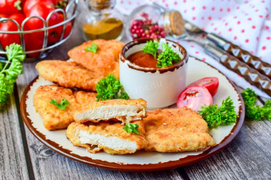 Куриные грудки в панировке на сковороде