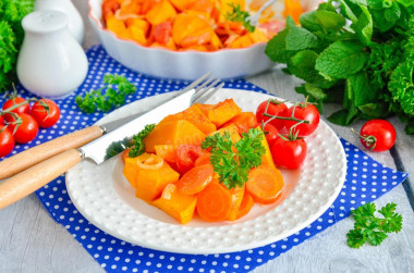 Тыква в духовке с помидорами луком и морковью