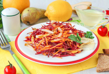 Салат из свежей свеклы и моркови