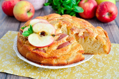 Самый простой пирог с яблоками в духовке