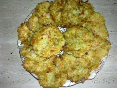 Кабачковые оладьи с морковью и яйцом без муки