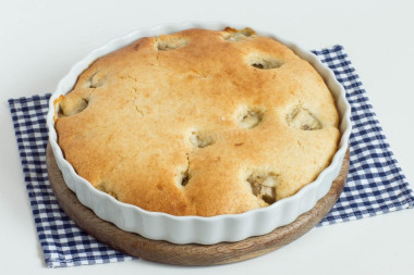 Шарлотка с яблоками и бананом