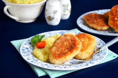 Котлеты из куриного фарша на сковороде