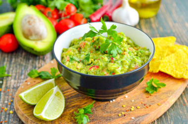 Соус Гуакамоле классический рецепт с авокадо и помидорами