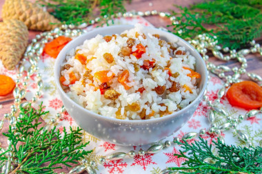 Кутья из риса с изюмом и курагой на Рождество