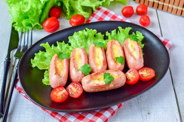 Жареные сосиски с сыром на сковороде