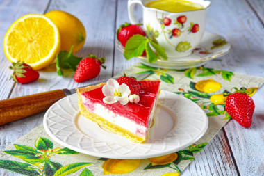 Пирог с клубникой и творогом