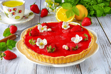 Пирог с клубникой и творогом