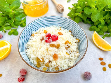Кутья с изюмом и медом из риса Рождественская