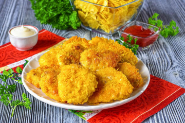 Курица в панировке на сковороде