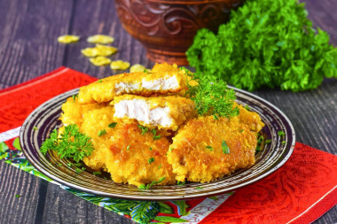 Курица в панировке на сковороде