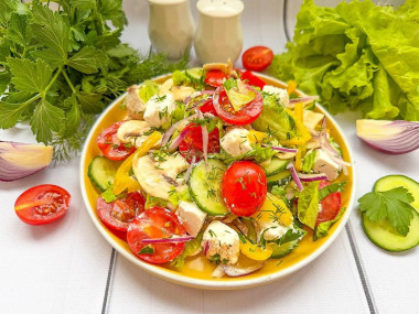 Салат овощной с сыром