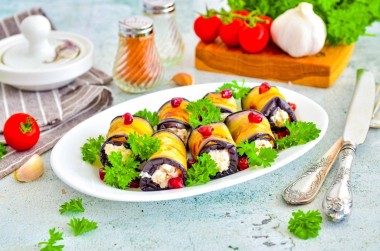 Рулетики из баклажанов с орехами и сыром