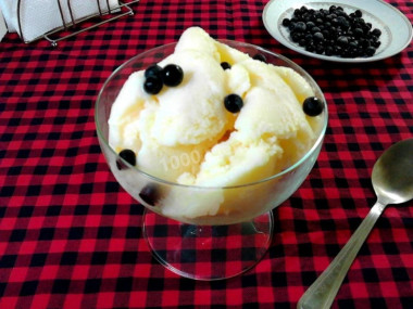 Мороженое из сливочного масла, молока и сахара