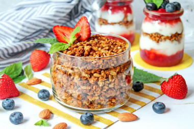 Мюсли гранола с орехами и семечками в духовке
