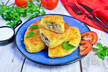 Картофельные зразы с грибами на сковороде