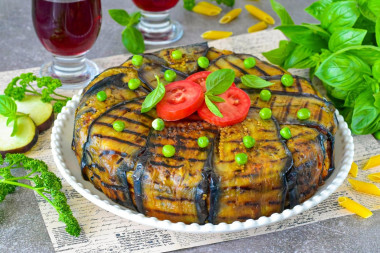 Тимбаль из баклажанов с макаронами и фаршем