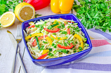 Салат с капустой и куриной грудкой