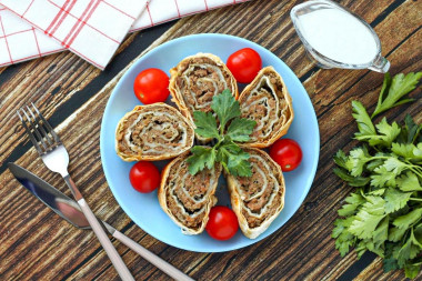 Рулет лаваш с фаршем в духовке