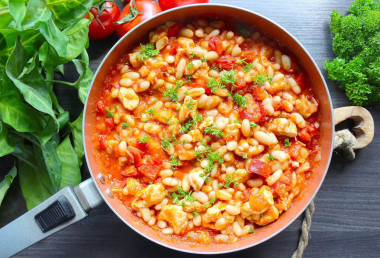 Куриная грудка с фасолью