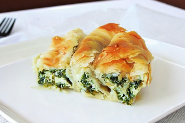 Улитка из теста фило греческий пирог