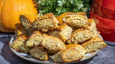 Армянское печенье Гата из домашнего слоеного теста с орехами