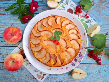 Пирог с яблоками в духовке шарлотка простой