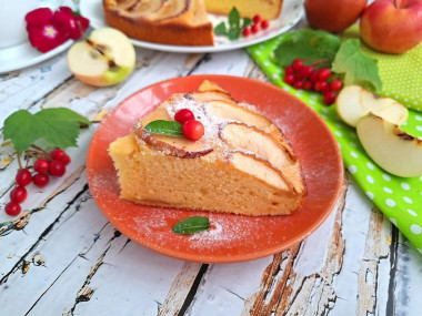 Пирог с яблоками в духовке шарлотка простой