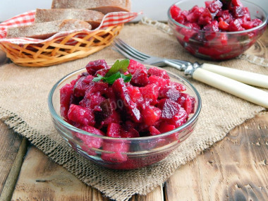 Салат из вареных овощей с маринованным огурцом без майонеза