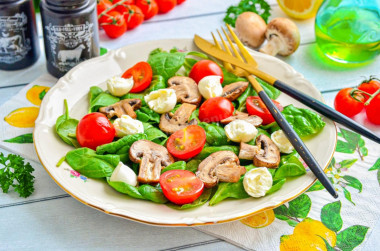 Салат с грибами помидорами и сыром